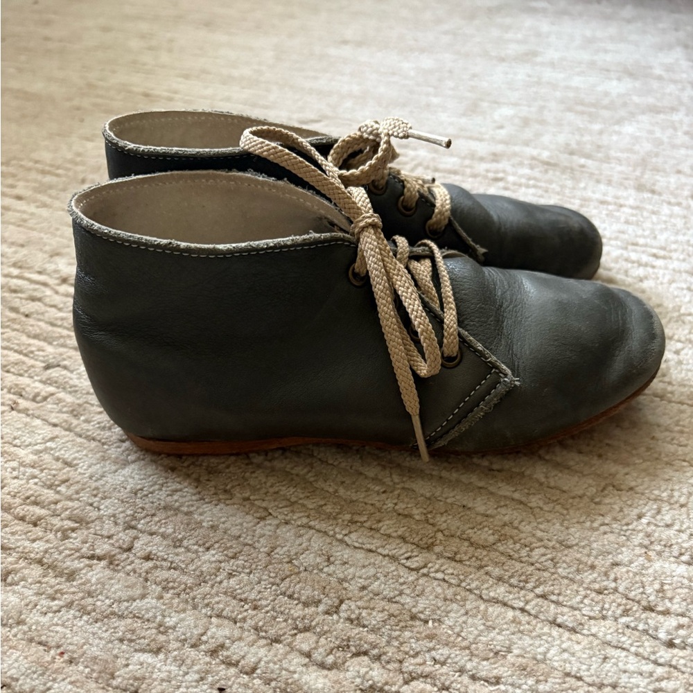 Mabo boy girl olive green leather kids shoes size 12